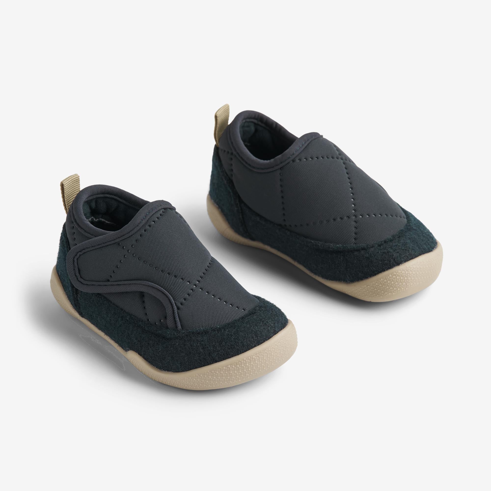 celebrate-your-favorite-sports-team-with-indoor-schuhe-mulle-navy-fashion_0.jpg
