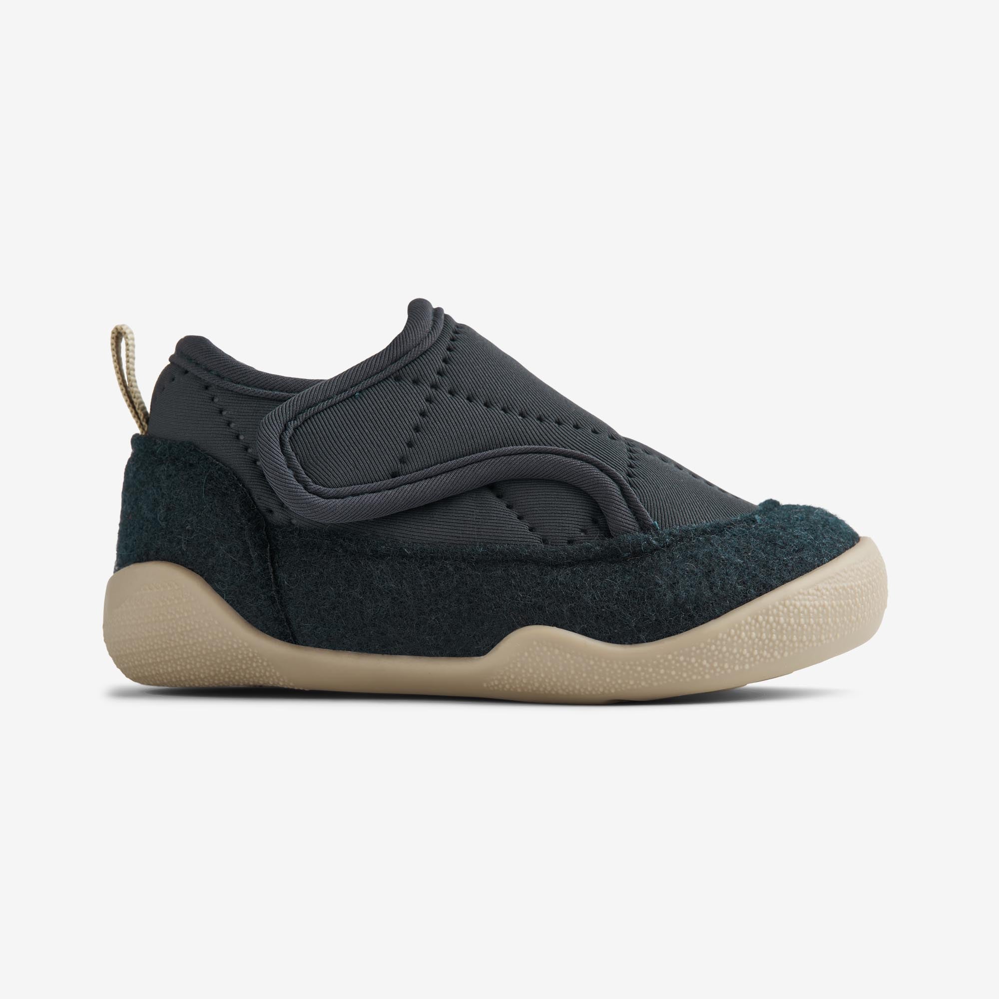celebrate-your-favorite-sports-team-with-indoor-schuhe-mulle-navy-fashion_2.jpg