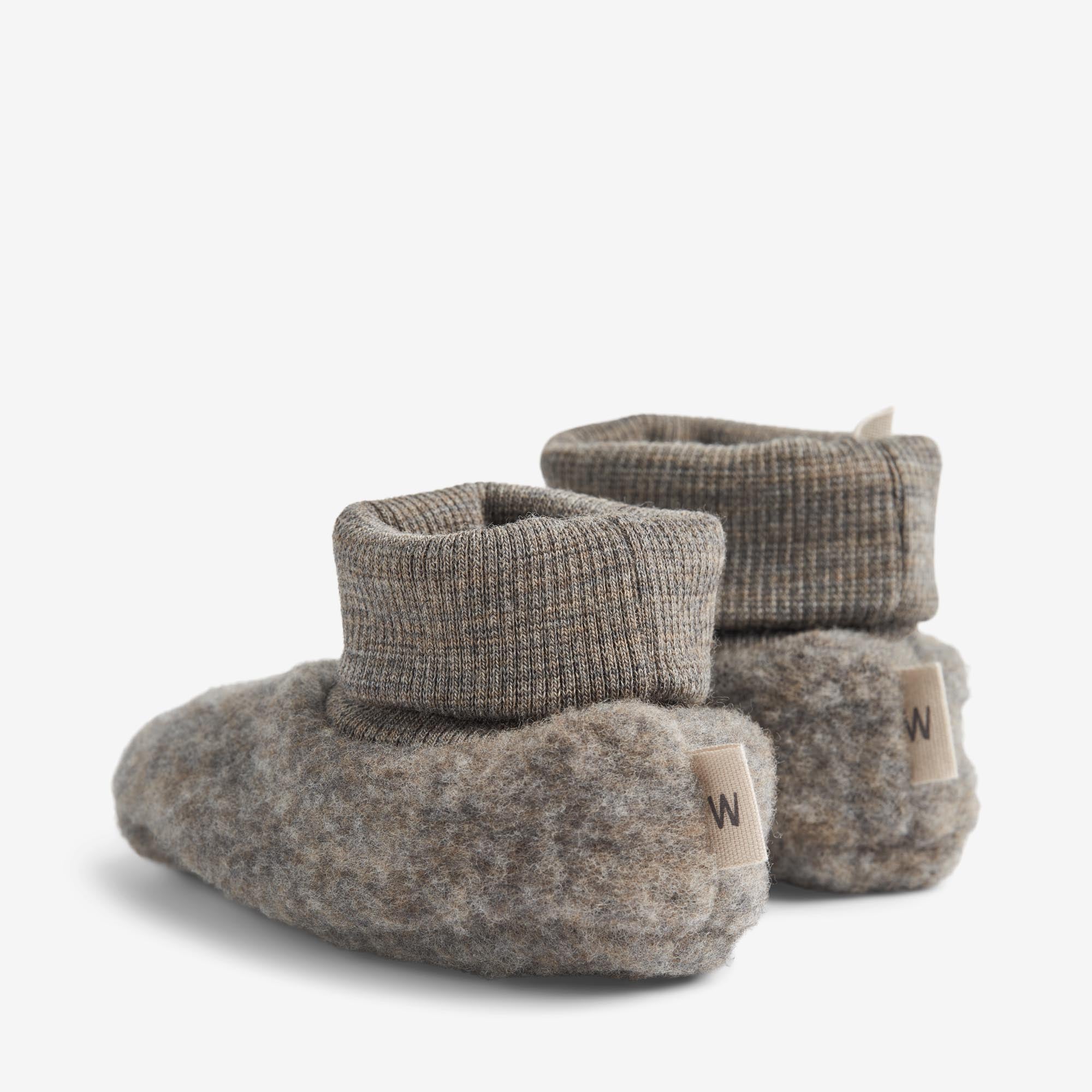 buying-fuslinge-aus-merinowolle-lei-brown-melange-online-sale_1.jpg