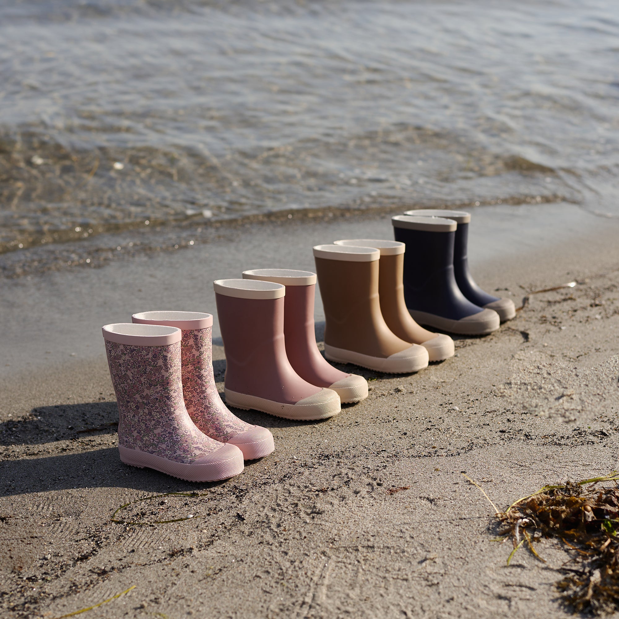 we-have-the-best-selection-of-rubber-boot-muddy-dusty-lilac-supply_1.jpg