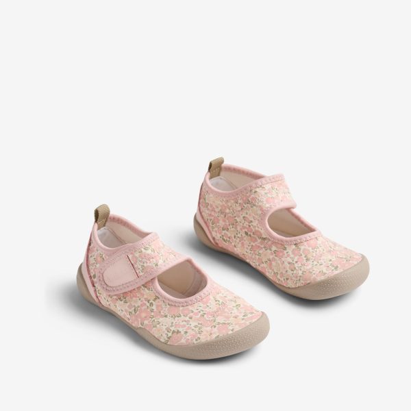 a-place-for-all-your-needs-to-shop-strandschuh-wavey-ivory-flower-meadow-supply_0.jpg