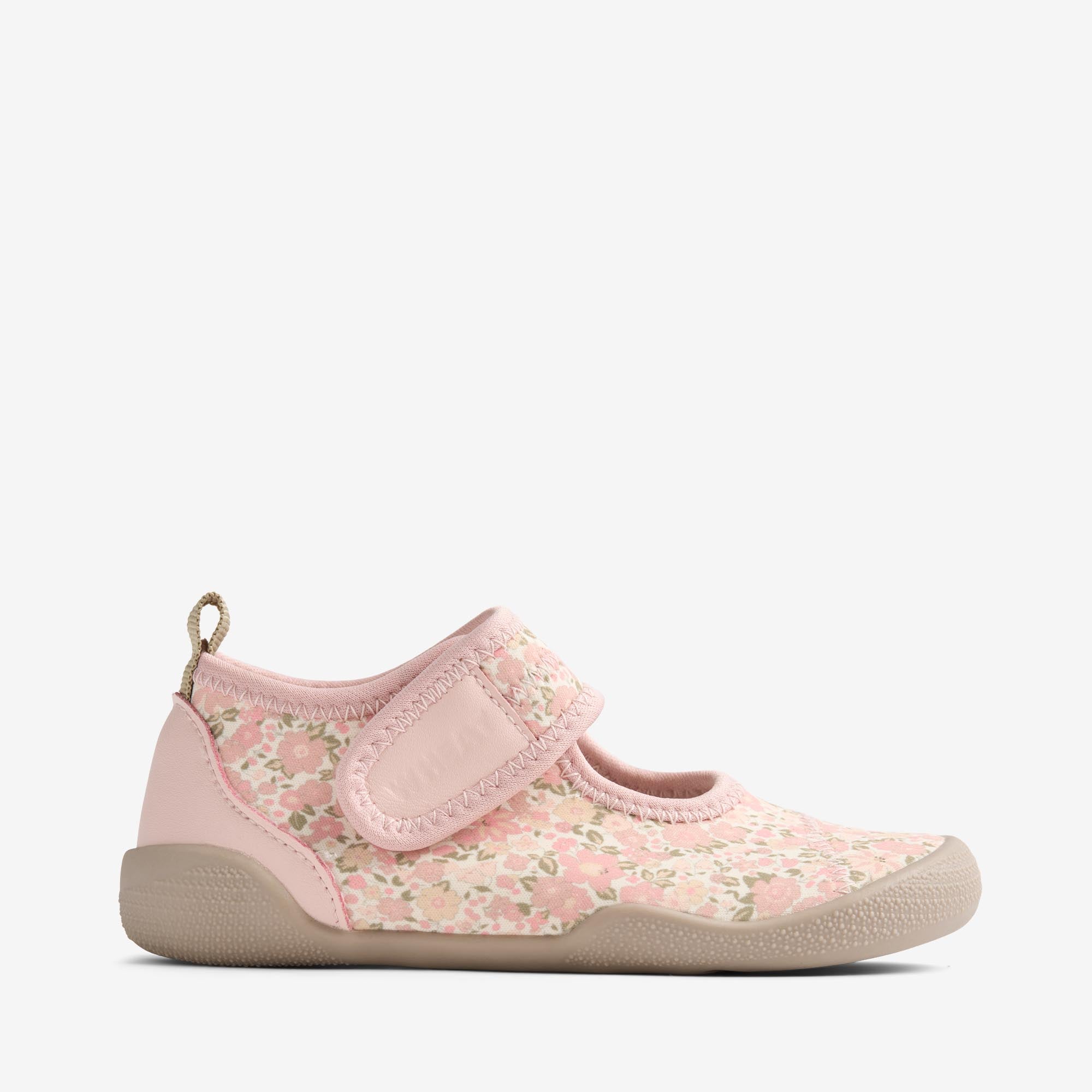 a-place-for-all-your-needs-to-shop-strandschuh-wavey-ivory-flower-meadow-supply_1.jpg
