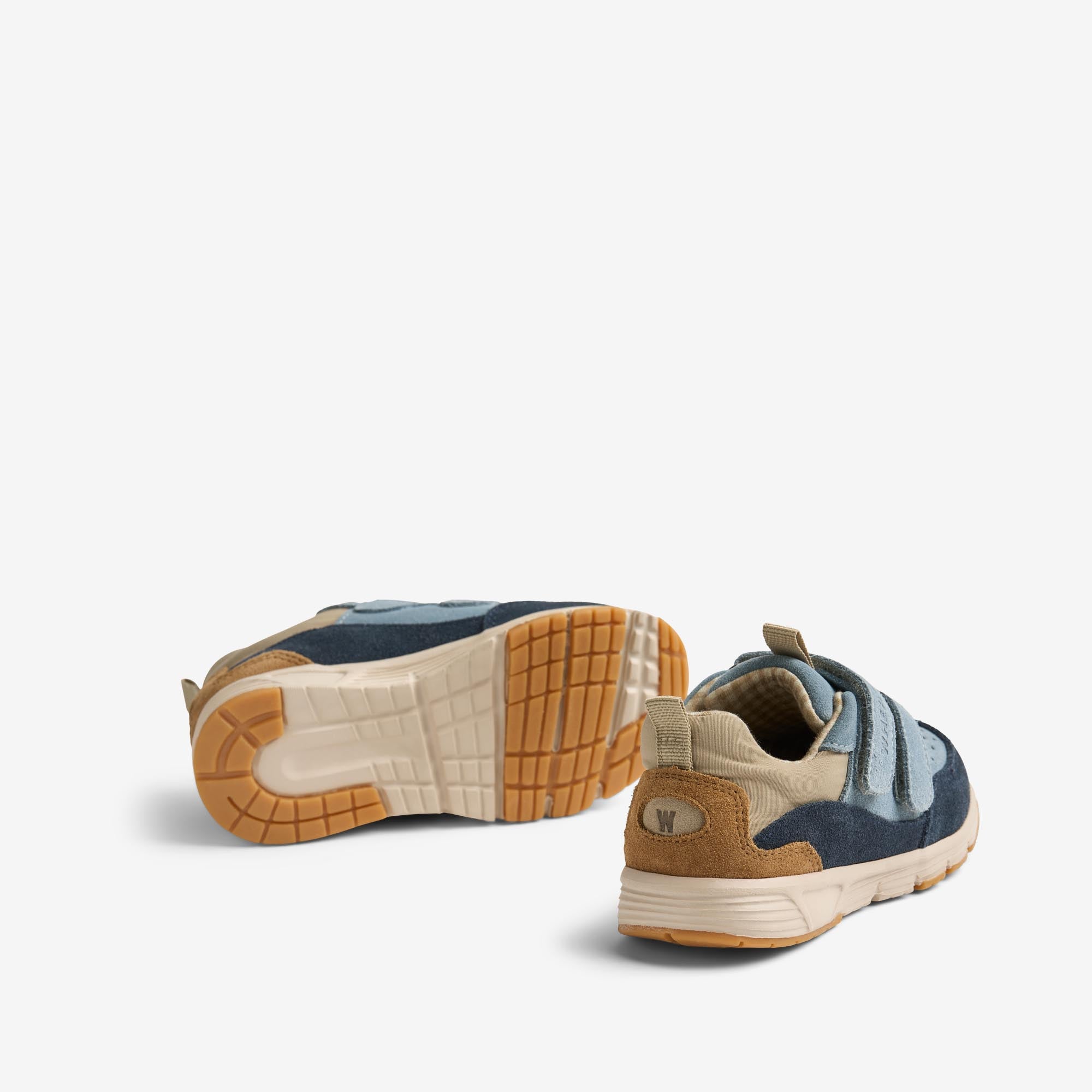 shop-the-official-online-store-of-turnschuh-alin-stormy-sea-supply_2.jpg