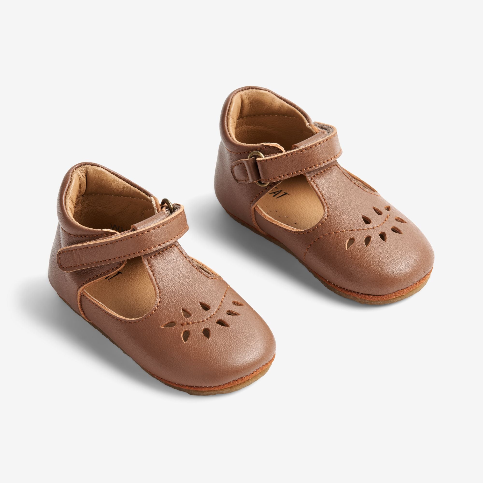 the-one-place-to-buy-adele-mary-jane-hausschuh-baby-cognac-fashion_0.jpg
